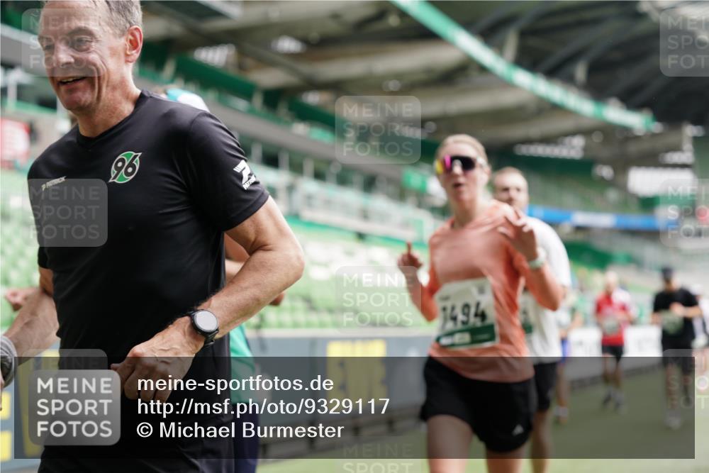 05.10.2025 - 20. swb-Marathon Bremen Michael Burmester http://msf.ph/oto/9329117 05.10.2025 12:54:28 Laufen im Stadion 53, 89, 104, 132, 250, 289, 368, 458, 496, 504, 507, 524, 756, 950, 1020, 1165, 1308, 1428, 1460, 1474, 1483, 1489, 1517, 1543, 1608, 1690, 1729, 1736, 1873, 1896, 1897, 1943, 1976, 2024, 2180, 2265, 2274, 2573, 2767, 2841, 3069, 3193, 3212, 3224, 3359, 3436, 3531, 3703, 3848, 3913, 4257, 4595, 4611, 4837, 4949, 4958, 5022, 5024, 5206, 5452, 5576, 5666, 5869, 5978, 6244, 6348, 6359, 6583, 6683, 6853, 7232, 7279, 7494, 7508, 7814, 7835, 7928, 7986, 8511, 8611, 8642, 8653, 8737 meine-sportfotos.de