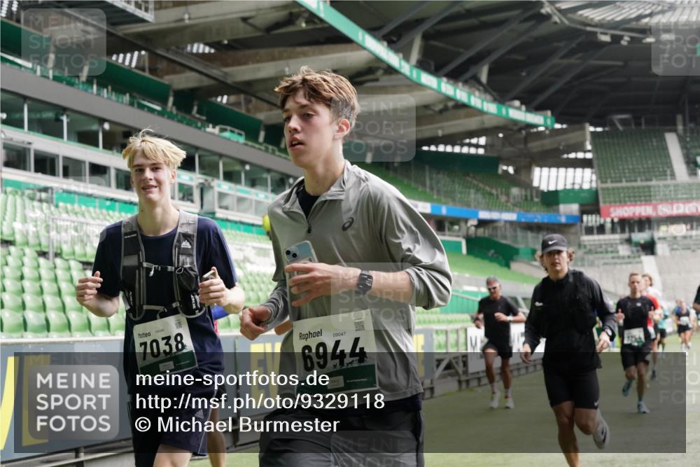 05.10.2025 - 20. swb-Marathon Bremen Michael Burmester http://msf.ph/oto/9329118 05.10.2025 12:58:24 Laufen im Stadion 90, 415, 726, 846, 963, 988, 1503, 1619, 1716, 2158, 2234, 2240, 2648, 2662, 2734, 2821, 2893, 2922, 3252, 3254, 3373, 3467, 3573, 3602, 3615, 4102, 4287, 4389, 4401, 4446, 4522, 4709, 4747, 4783, 5163, 5214, 5261, 5313, 5562, 5645, 5728, 5878, 5917, 6113, 6161, 6317, 6326, 6372, 6525, 6672, 6675, 6676, 6944, 6999, 7038, 7053, 7588, 7813, 7976, 8091, 8113, 8328, 8379, 8576, 8827, 8972, 9112, 9151, 820, 1317, 1491, 2304, 3396, 3977, 7731, 7911, 8128 meine-sportfotos.de