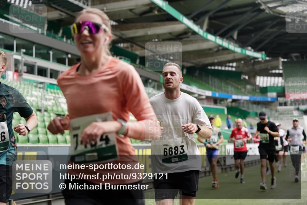 05.10.2025 - 20. swb-Marathon Bremen Michael Burmester http://msf.ph/oto/9329121 05.10.2025 12:54:28 Laufen im Stadion 53, 89, 104, 132, 250, 289, 368, 458, 496, 504, 507, 524, 756, 950, 1020, 1165, 1308, 1428, 1460, 1474, 1483, 1489, 1517, 1543, 1608, 1690, 1729, 1736, 1873, 1896, 1897, 1943, 1976, 2024, 2180, 2265, 2274, 2573, 2767, 2841, 3069, 3193, 3212, 3224, 3359, 3436, 3531, 3703, 3848, 3913, 4257, 4595, 4611, 4837, 4949, 4958, 5022, 5024, 5206, 5452, 5576, 5666, 5869, 5978, 6244, 6348, 6359, 6583, 6683, 6853, 7232, 7279, 7494, 7508, 7814, 7835, 7928, 7986, 8511, 8611, 8642, 8653, 8737 meine-sportfotos.de