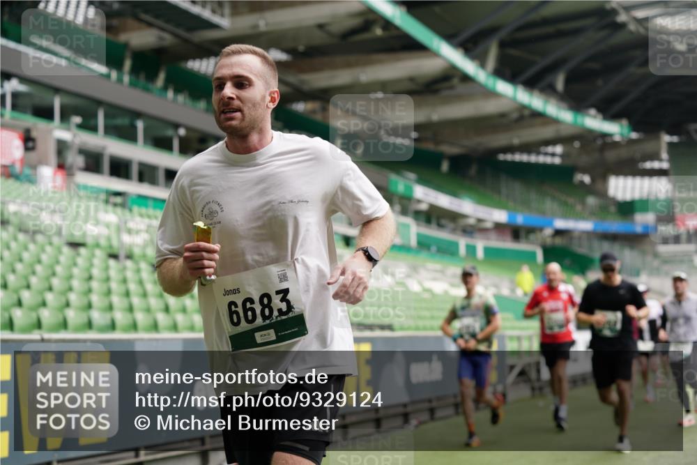 05.10.2025 - 20. swb-Marathon Bremen Michael Burmester http://msf.ph/oto/9329124 05.10.2025 12:54:29 Laufen im Stadion 53, 89, 104, 132, 250, 289, 368, 458, 496, 504, 507, 524, 756, 950, 1020, 1165, 1308, 1460, 1474, 1483, 1489, 1517, 1543, 1608, 1690, 1721, 1729, 1736, 1873, 1896, 1897, 1943, 1976, 2024, 2180, 2265, 2274, 2573, 2767, 2841, 3069, 3193, 3212, 3224, 3359, 3436, 3531, 3703, 3848, 3913, 4257, 4595, 4611, 4837, 4949, 4958, 5022, 5024, 5206, 5452, 5576, 5666, 5869, 5978, 6244, 6348, 6359, 6583, 6683, 6853, 7232, 7279, 7494, 7508, 7814, 7928, 7986, 8511, 8611, 8642, 8653, 8737 meine-sportfotos.de