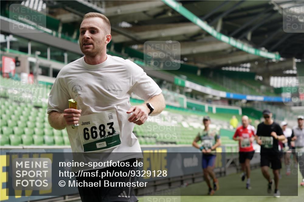 05.10.2025 - 20. swb-Marathon Bremen Michael Burmester http://msf.ph/oto/9329128 05.10.2025 12:54:29 Laufen im Stadion 53, 89, 104, 132, 250, 289, 368, 458, 496, 504, 507, 524, 756, 950, 1020, 1165, 1308, 1460, 1474, 1483, 1489, 1517, 1543, 1608, 1690, 1721, 1729, 1736, 1873, 1896, 1897, 1943, 1976, 2024, 2180, 2265, 2274, 2573, 2767, 2841, 3069, 3193, 3212, 3224, 3359, 3436, 3531, 3703, 3848, 3913, 4257, 4595, 4611, 4837, 4949, 4958, 5022, 5024, 5206, 5452, 5576, 5666, 5869, 5978, 6244, 6348, 6359, 6583, 6683, 6853, 7232, 7279, 7494, 7508, 7814, 7928, 7986, 8511, 8611, 8642, 8653, 8737 meine-sportfotos.de