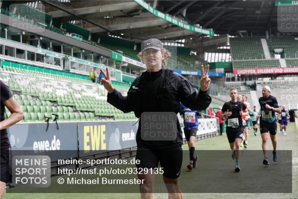 05.10.2025 - 20. swb-Marathon Bremen Michael Burmester http://msf.ph/oto/9329135 05.10.2025 12:58:25 Laufen im Stadion 90, 415, 726, 846, 963, 988, 1503, 1619, 1716, 2158, 2234, 2240, 2648, 2662, 2734, 2821, 2893, 2922, 3252, 3254, 3373, 3467, 3573, 3602, 3615, 4102, 4287, 4389, 4401, 4446, 4522, 4709, 4747, 4783, 5163, 5214, 5261, 5313, 5562, 5645, 5728, 5878, 5917, 6113, 6161, 6317, 6326, 6525, 6672, 6675, 6676, 6944, 6999, 7038, 7053, 7588, 7813, 7976, 8091, 8113, 8328, 8379, 8576, 8827, 8972, 9112, 9151, 1317, 1491, 2234, 2304, 3396, 3977, 7731, 7911, 8128 meine-sportfotos.de
