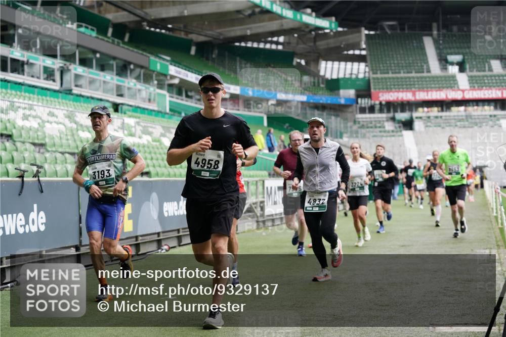 05.10.2025 - 20. swb-Marathon Bremen Michael Burmester http://msf.ph/oto/9329137 05.10.2025 12:54:30 Laufen im Stadion 53, 82, 89, 104, 132, 250, 289, 368, 417, 458, 496, 504, 507, 524, 756, 950, 1165, 1308, 1460, 1474, 1483, 1489, 1517, 1543, 1608, 1690, 1721, 1729, 1736, 1873, 1896, 1897, 1976, 2024, 2180, 2265, 2274, 2573, 2767, 2841, 3069, 3193, 3212, 3224, 3359, 3436, 3531, 3703, 3848, 3913, 4257, 4595, 4611, 4837, 4949, 4958, 5022, 5024, 5206, 5452, 5576, 5666, 5869, 5978, 6244, 6348, 6359, 6583, 6683, 6853, 7232, 7279, 7494, 7508, 7814, 7928, 7986, 8511, 8611, 8642, 8653, 8737, 89, 368 meine-sportfotos.de