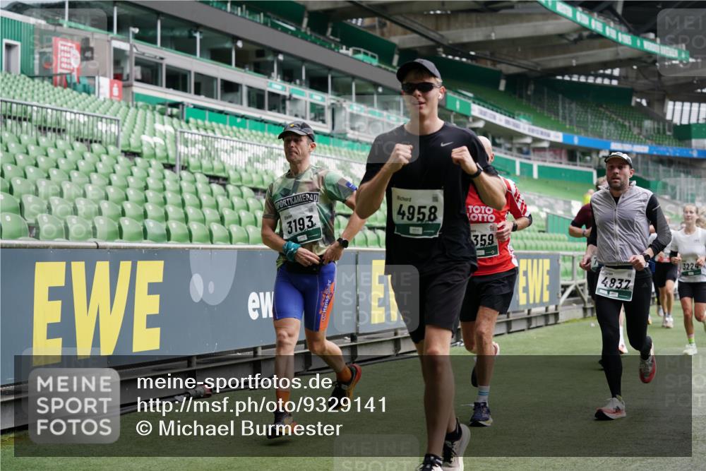 05.10.2025 - 20. swb-Marathon Bremen Michael Burmester http://msf.ph/oto/9329141 05.10.2025 12:54:31 Laufen im Stadion 53, 82, 104, 132, 250, 289, 417, 458, 504, 507, 524, 756, 950, 1165, 1308, 1460, 1474, 1483, 1489, 1517, 1543, 1608, 1690, 1721, 1729, 1736, 1873, 1896, 1897, 1976, 2024, 2180, 2265, 2274, 2573, 2767, 2841, 3069, 3193, 3212, 3224, 3359, 3436, 3531, 3703, 3848, 3913, 4257, 4595, 4611, 4837, 4949, 4958, 5022, 5024, 5206, 5452, 5576, 5666, 5869, 5978, 6244, 6348, 6359, 6583, 6683, 6853, 7232, 7279, 7494, 7508, 7814, 7928, 7986, 8511, 8611, 8642, 8653, 8737, 89, 368, 458, 1489 meine-sportfotos.de