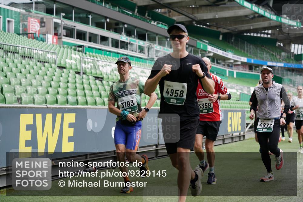 05.10.2025 - 20. swb-Marathon Bremen Michael Burmester http://msf.ph/oto/9329145 05.10.2025 12:54:31 Laufen im Stadion 53, 82, 104, 132, 250, 289, 417, 458, 504, 507, 524, 756, 950, 1165, 1308, 1460, 1474, 1483, 1489, 1517, 1543, 1608, 1690, 1721, 1729, 1736, 1873, 1896, 1897, 1976, 2024, 2180, 2265, 2274, 2573, 2767, 2841, 3069, 3193, 3212, 3224, 3359, 3436, 3531, 3703, 3848, 3913, 4257, 4595, 4611, 4837, 4949, 4958, 5022, 5024, 5206, 5452, 5576, 5666, 5869, 5978, 6244, 6348, 6359, 6583, 6683, 6853, 7232, 7279, 7494, 7508, 7814, 7928, 7986, 8511, 8611, 8642, 8653, 8737, 89, 368, 458, 1489 meine-sportfotos.de