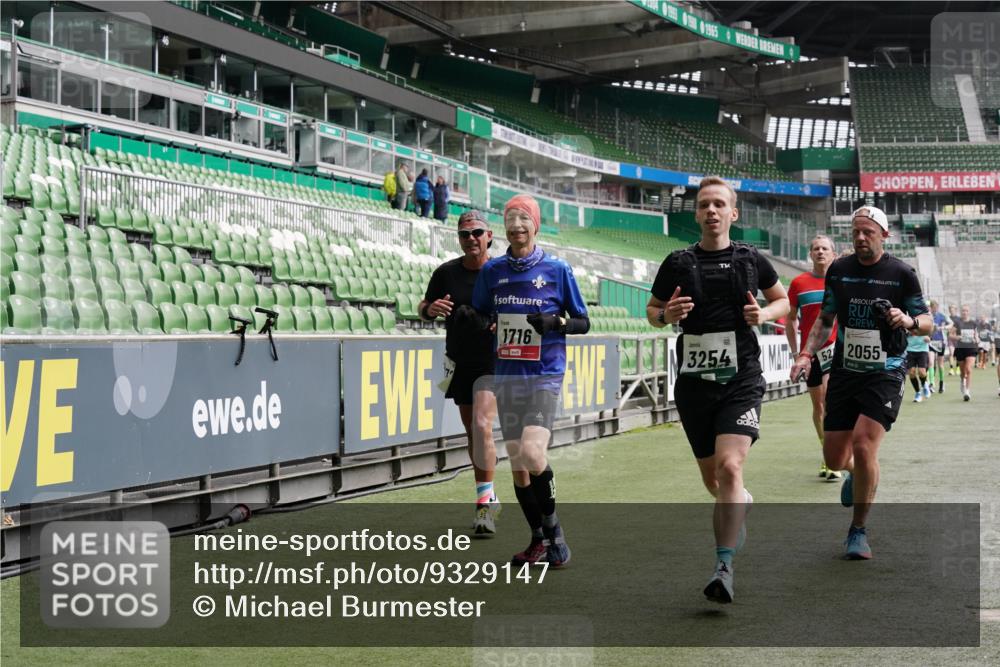 05.10.2025 - 20. swb-Marathon Bremen Michael Burmester http://msf.ph/oto/9329147 05.10.2025 12:58:26 Laufen im Stadion 90, 415, 726, 846, 963, 988, 1503, 1619, 1716, 2158, 2240, 2648, 2662, 2734, 2821, 2893, 2922, 3252, 3254, 3373, 3467, 3573, 3602, 3615, 3791, 4102, 4287, 4389, 4401, 4446, 4522, 4709, 4747, 4783, 5163, 5214, 5261, 5313, 5562, 5645, 5728, 5878, 5917, 6113, 6161, 6317, 6326, 6525, 6672, 6675, 6676, 6944, 6999, 7038, 7053, 7588, 7813, 7976, 8091, 8113, 8328, 8379, 8576, 8827, 8972, 9112, 9151, 1317, 1491, 2234, 2304, 3396, 3977, 7731, 7911, 8128 meine-sportfotos.de