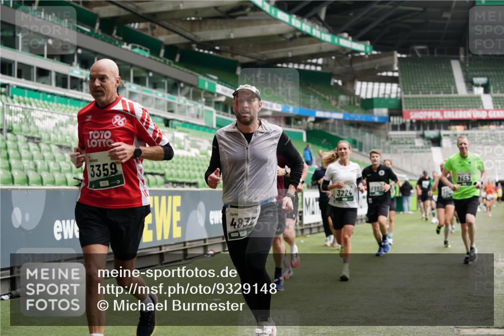 05.10.2025 - 20. swb-Marathon Bremen Michael Burmester http://msf.ph/oto/9329148 05.10.2025 12:54:32 Laufen im Stadion 53, 82, 104, 132, 250, 289, 417, 504, 507, 524, 756, 950, 1165, 1308, 1460, 1474, 1483, 1517, 1543, 1608, 1690, 1721, 1729, 1736, 1873, 1896, 1897, 1976, 2024, 2180, 2265, 2274, 2573, 2767, 2841, 3069, 3193, 3212, 3224, 3359, 3436, 3531, 3703, 3848, 3913, 4257, 4595, 4611, 4837, 4949, 4958, 5022, 5024, 5206, 5452, 5576, 5666, 5869, 5978, 6244, 6359, 6583, 6683, 6853, 7232, 7279, 7494, 7508, 7814, 7928, 7986, 8511, 8611, 8642, 8653, 8737, 89, 368, 458, 1460, 1489 meine-sportfotos.de