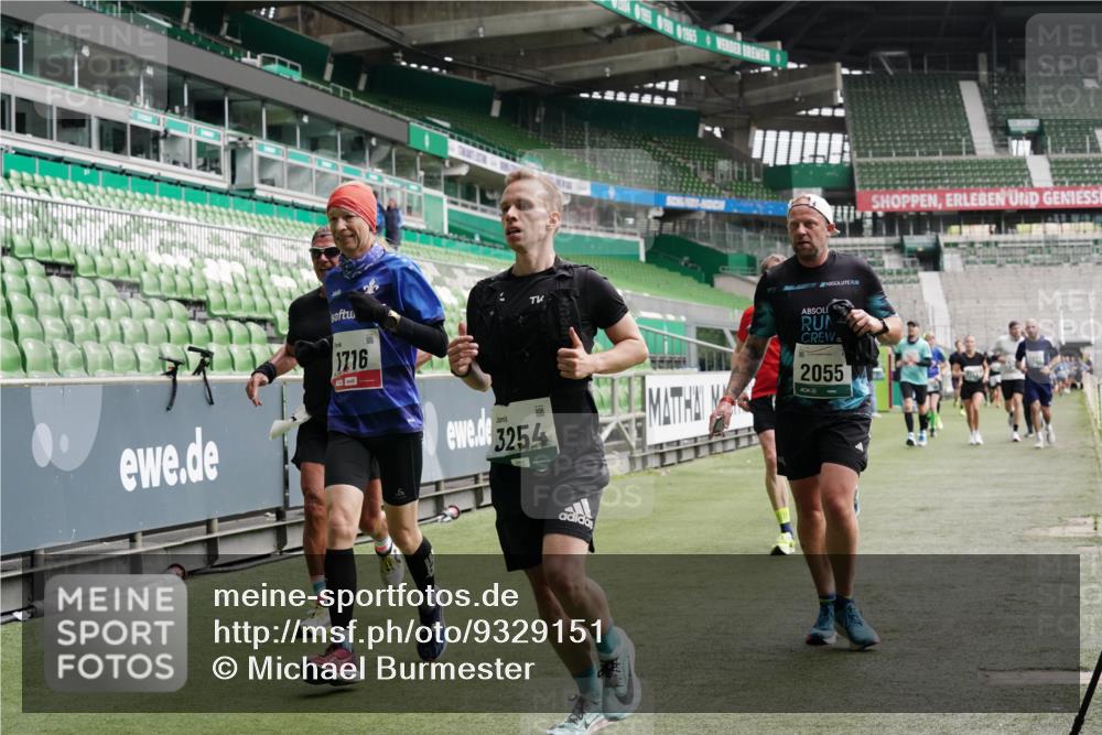 05.10.2025 - 20. swb-Marathon Bremen Michael Burmester http://msf.ph/oto/9329151 05.10.2025 12:58:27 Laufen im Stadion 90, 415, 726, 846, 963, 988, 1503, 1619, 1716, 2158, 2240, 2648, 2662, 2734, 2821, 2893, 2922, 3252, 3254, 3373, 3467, 3573, 3602, 3615, 3791, 4102, 4287, 4389, 4401, 4446, 4522, 4709, 4747, 4783, 5163, 5214, 5261, 5313, 5562, 5645, 5728, 5878, 5917, 6007, 6113, 6161, 6317, 6326, 6525, 6672, 6675, 6676, 6944, 6999, 7038, 7053, 7588, 7813, 7976, 8091, 8113, 8328, 8379, 8576, 8827, 8972, 9112, 9151, 415, 1317, 1491, 2234, 2304, 3396, 3977, 7731, 7911, 8128 meine-sportfotos.de