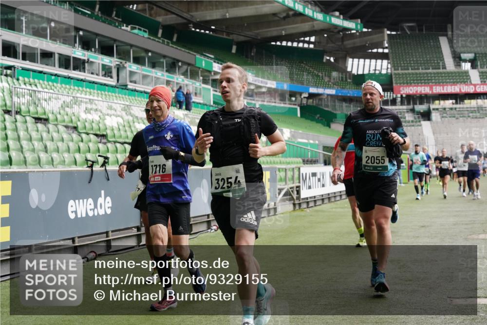 05.10.2025 - 20. swb-Marathon Bremen Michael Burmester http://msf.ph/oto/9329155 05.10.2025 12:58:27 Laufen im Stadion 90, 415, 726, 846, 963, 988, 1503, 1619, 1716, 2158, 2240, 2648, 2662, 2734, 2821, 2893, 2922, 3252, 3254, 3373, 3467, 3573, 3602, 3615, 3791, 4102, 4287, 4389, 4401, 4446, 4522, 4709, 4747, 4783, 5163, 5214, 5261, 5313, 5562, 5645, 5728, 5878, 5917, 6007, 6113, 6161, 6317, 6326, 6525, 6672, 6675, 6676, 6944, 6999, 7038, 7053, 7588, 7813, 7976, 8091, 8113, 8328, 8379, 8576, 8827, 8972, 9112, 9151, 415, 1317, 1491, 2234, 2304, 3396, 3977, 7731, 7911, 8128 meine-sportfotos.de