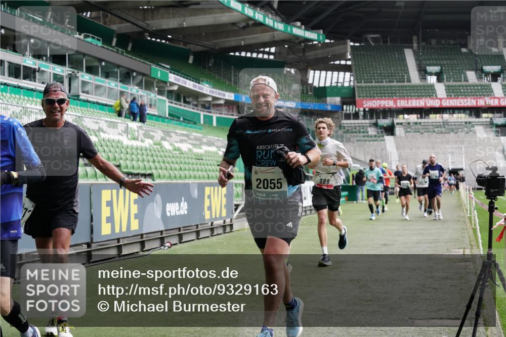 05.10.2025 - 20. swb-Marathon Bremen Michael Burmester http://msf.ph/oto/9329163 05.10.2025 12:58:27 Laufen im Stadion 90, 415, 726, 846, 963, 988, 1503, 1619, 1716, 2158, 2240, 2648, 2662, 2734, 2821, 2893, 2922, 3252, 3254, 3373, 3467, 3573, 3602, 3615, 3791, 4102, 4287, 4389, 4401, 4446, 4522, 4709, 4747, 4783, 5163, 5214, 5261, 5313, 5562, 5645, 5728, 5878, 5917, 6007, 6113, 6161, 6317, 6326, 6525, 6672, 6675, 6676, 6944, 6999, 7038, 7053, 7588, 7813, 7976, 8091, 8113, 8328, 8379, 8576, 8827, 8972, 9112, 9151, 415, 1317, 1491, 2234, 2304, 3396, 3977, 7731, 7911, 8128 meine-sportfotos.de