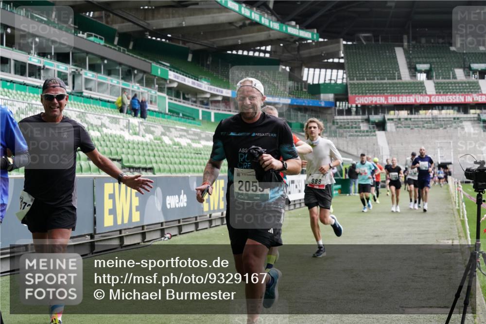 05.10.2025 - 20. swb-Marathon Bremen Michael Burmester http://msf.ph/oto/9329167 05.10.2025 12:58:27 Laufen im Stadion 90, 415, 726, 846, 963, 988, 1503, 1619, 1716, 2158, 2240, 2648, 2662, 2734, 2821, 2893, 2922, 3252, 3254, 3373, 3467, 3573, 3602, 3615, 3791, 4102, 4287, 4389, 4401, 4446, 4522, 4709, 4747, 4783, 5163, 5214, 5261, 5313, 5562, 5645, 5728, 5878, 5917, 6007, 6113, 6161, 6317, 6326, 6525, 6672, 6675, 6676, 6944, 6999, 7038, 7053, 7588, 7813, 7976, 8091, 8113, 8328, 8379, 8576, 8827, 8972, 9112, 9151, 415, 1317, 1491, 2234, 2304, 3396, 3977, 7731, 7911, 8128 meine-sportfotos.de