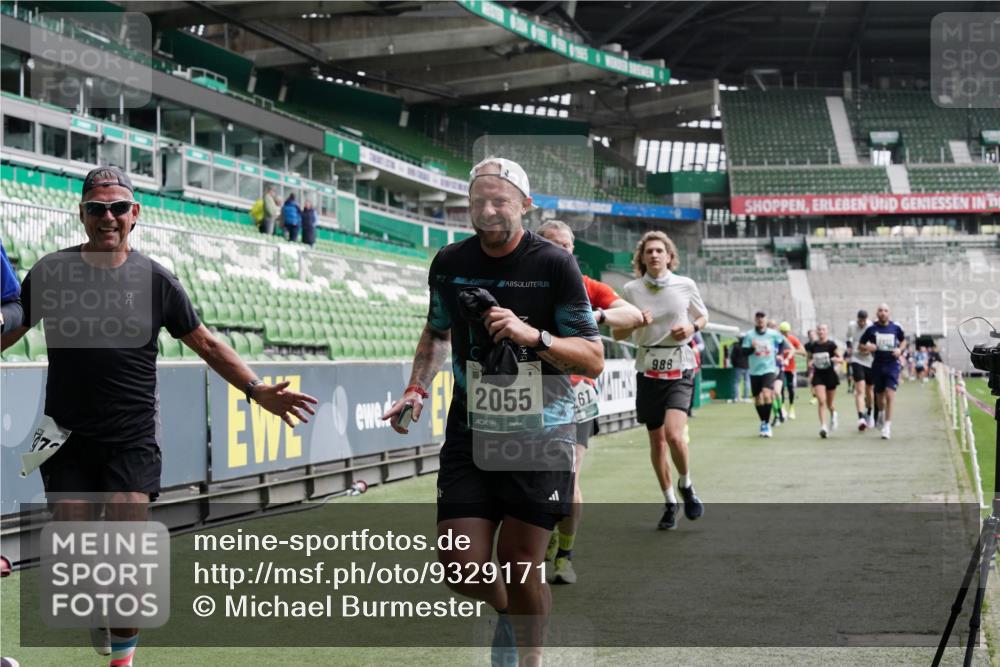 05.10.2025 - 20. swb-Marathon Bremen Michael Burmester http://msf.ph/oto/9329171 05.10.2025 12:58:28 Laufen im Stadion 90, 726, 846, 963, 988, 1503, 1619, 1716, 2158, 2240, 2496, 2648, 2662, 2734, 2821, 2893, 2922, 3252, 3254, 3373, 3467, 3573, 3602, 3615, 3791, 4102, 4287, 4389, 4401, 4446, 4522, 4709, 4747, 4783, 5163, 5214, 5261, 5313, 5562, 5645, 5728, 5878, 5917, 6007, 6113, 6161, 6317, 6326, 6525, 6672, 6675, 6676, 6944, 6999, 7038, 7053, 7588, 7813, 7976, 8091, 8113, 8328, 8379, 8539, 8576, 8827, 8972, 9112, 9151, 415, 1491, 2234, 2240, 2304, 3396, 3977, 7731, 7911, 8128 meine-sportfotos.de