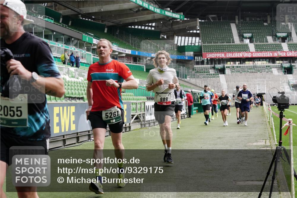 05.10.2025 - 20. swb-Marathon Bremen Michael Burmester http://msf.ph/oto/9329175 05.10.2025 12:58:28 Laufen im Stadion 90, 726, 846, 963, 988, 1503, 1619, 1716, 2158, 2240, 2496, 2648, 2662, 2734, 2821, 2893, 2922, 3252, 3254, 3373, 3467, 3573, 3602, 3615, 3791, 4102, 4287, 4389, 4401, 4446, 4522, 4709, 4747, 4783, 5163, 5214, 5261, 5313, 5562, 5645, 5728, 5878, 5917, 6007, 6113, 6161, 6317, 6326, 6525, 6672, 6675, 6676, 6944, 6999, 7038, 7053, 7588, 7813, 7976, 8091, 8113, 8328, 8379, 8539, 8576, 8827, 8972, 9112, 9151, 415, 1491, 2234, 2240, 2304, 3396, 3977, 7731, 7911, 8128 meine-sportfotos.de