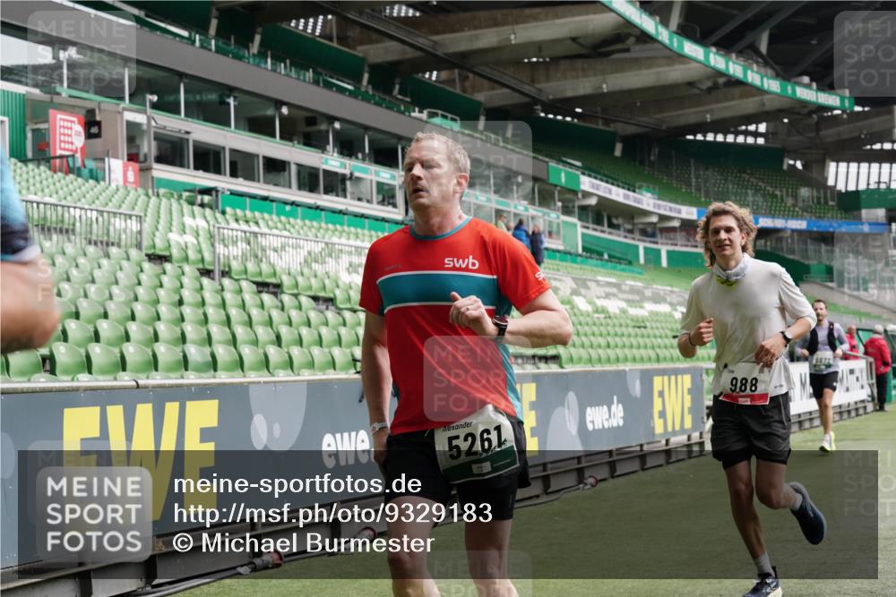 05.10.2025 - 20. swb-Marathon Bremen Michael Burmester http://msf.ph/oto/9329183 05.10.2025 12:58:29 Laufen im Stadion 90, 726, 846, 963, 988, 1503, 1619, 1716, 2158, 2496, 2648, 2662, 2734, 2821, 2893, 2922, 3252, 3254, 3373, 3467, 3573, 3602, 3615, 3791, 4102, 4287, 4389, 4401, 4446, 4522, 4709, 4747, 4783, 5163, 5214, 5261, 5313, 5562, 5645, 5728, 5808, 5878, 5917, 6007, 6113, 6161, 6317, 6326, 6525, 6672, 6675, 6676, 6944, 6999, 7038, 7053, 7588, 7813, 7976, 8091, 8113, 8328, 8379, 8539, 8576, 8827, 8972, 9112, 9151, 415, 1491, 2234, 2240, 2304, 3977, 7731, 7911, 8128 meine-sportfotos.de