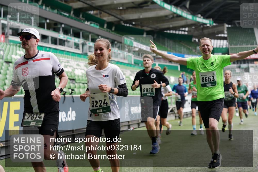 05.10.2025 - 20. swb-Marathon Bremen Michael Burmester http://msf.ph/oto/9329184 05.10.2025 12:54:34 Laufen im Stadion 53, 82, 104, 132, 250, 289, 319, 417, 504, 507, 524, 756, 944, 950, 1165, 1308, 1474, 1483, 1517, 1543, 1608, 1690, 1721, 1729, 1736, 1873, 1896, 1897, 1945, 1976, 2024, 2180, 2265, 2274, 2573, 2767, 2841, 3069, 3193, 3212, 3224, 3359, 3436, 3531, 3703, 3848, 3913, 4257, 4595, 4837, 4949, 4958, 5022, 5024, 5206, 5452, 5666, 5869, 5978, 6244, 6359, 6583, 6683, 6853, 7052, 7232, 7279, 7494, 7508, 7814, 7928, 7986, 8511, 8611, 8642, 8653, 8737, 89, 250, 368, 458, 1460, 1489 meine-sportfotos.de