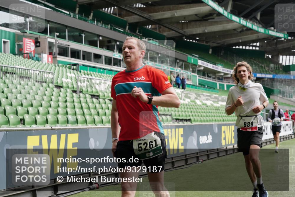 05.10.2025 - 20. swb-Marathon Bremen Michael Burmester http://msf.ph/oto/9329187 05.10.2025 12:58:29 Laufen im Stadion 90, 726, 846, 963, 988, 1503, 1619, 1716, 2158, 2496, 2648, 2662, 2734, 2821, 2893, 2922, 3252, 3254, 3373, 3467, 3573, 3602, 3615, 3791, 4102, 4287, 4389, 4401, 4446, 4522, 4709, 4747, 4783, 5163, 5214, 5261, 5313, 5562, 5645, 5728, 5808, 5878, 5917, 6007, 6113, 6161, 6317, 6326, 6525, 6672, 6675, 6676, 6944, 6999, 7038, 7053, 7588, 7813, 7976, 8091, 8113, 8328, 8379, 8539, 8576, 8827, 8972, 9112, 9151, 415, 1491, 2234, 2240, 2304, 3977, 7731, 7911, 8128 meine-sportfotos.de