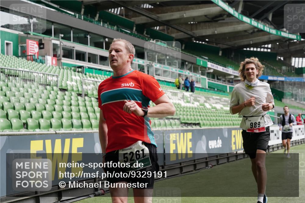 05.10.2025 - 20. swb-Marathon Bremen Michael Burmester http://msf.ph/oto/9329191 05.10.2025 12:58:29 Laufen im Stadion 90, 726, 846, 963, 988, 1503, 1619, 1716, 2158, 2496, 2648, 2662, 2734, 2821, 2893, 2922, 3252, 3254, 3373, 3467, 3573, 3602, 3615, 3791, 4102, 4287, 4389, 4401, 4446, 4522, 4709, 4747, 4783, 5163, 5214, 5261, 5313, 5562, 5645, 5728, 5808, 5878, 5917, 6007, 6113, 6161, 6317, 6326, 6525, 6672, 6675, 6676, 6944, 6999, 7038, 7053, 7588, 7813, 7976, 8091, 8113, 8328, 8379, 8539, 8576, 8827, 8972, 9112, 9151, 415, 1491, 2234, 2240, 2304, 3977, 7731, 7911, 8128 meine-sportfotos.de