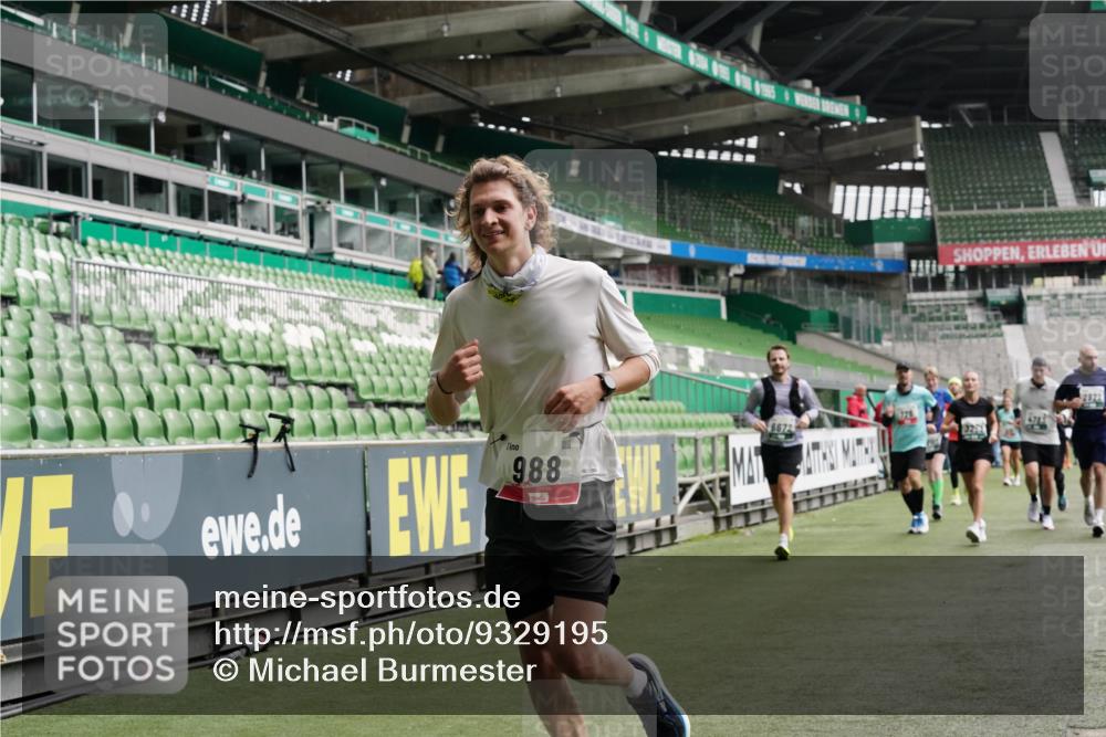 05.10.2025 - 20. swb-Marathon Bremen Michael Burmester http://msf.ph/oto/9329195 05.10.2025 12:58:30 Laufen im Stadion 90, 726, 846, 963, 988, 1229, 1503, 1619, 1716, 2158, 2496, 2648, 2662, 2734, 2821, 2893, 2922, 3252, 3254, 3373, 3467, 3573, 3602, 3615, 3791, 4102, 4287, 4389, 4446, 4522, 4709, 4747, 4783, 5163, 5214, 5261, 5313, 5562, 5728, 5808, 5878, 5917, 6007, 6113, 6161, 6317, 6326, 6672, 6675, 6676, 6944, 6999, 7038, 7053, 7588, 7813, 7976, 8091, 8113, 8328, 8379, 8539, 8576, 8827, 8972, 9112, 9151, 415, 1491, 2234, 2240, 2304, 3977, 7731, 7911, 8128 meine-sportfotos.de