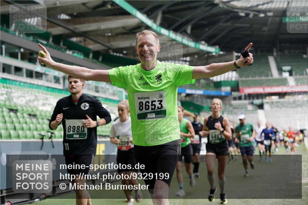 05.10.2025 - 20. swb-Marathon Bremen Michael Burmester http://msf.ph/oto/9329199 05.10.2025 12:54:35 Laufen im Stadion 53, 82, 104, 132, 169, 289, 319, 417, 504, 507, 524, 756, 944, 950, 1165, 1308, 1474, 1483, 1517, 1543, 1690, 1721, 1729, 1736, 1873, 1896, 1897, 1945, 1976, 2024, 2180, 2265, 2274, 2573, 2767, 2841, 3069, 3193, 3212, 3224, 3359, 3436, 3531, 3703, 3848, 3913, 4257, 4595, 4816, 4837, 4949, 4958, 5022, 5024, 5206, 5452, 5666, 5869, 5978, 6244, 6359, 6583, 6683, 6853, 7052, 7232, 7279, 7494, 7508, 7814, 7928, 7986, 8511, 8642, 8653, 8737, 89, 250, 368, 458, 1460, 1489 meine-sportfotos.de