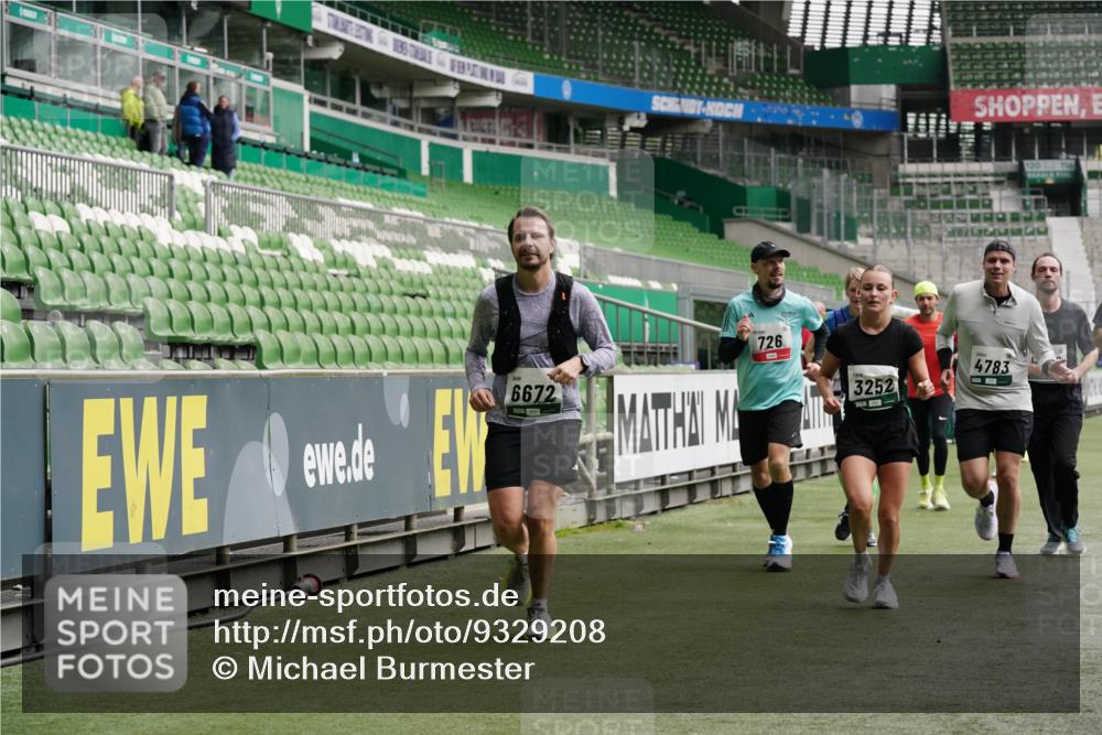 05.10.2025 - 20. swb-Marathon Bremen Michael Burmester http://msf.ph/oto/9329208 05.10.2025 12:58:31 Laufen im Stadion 90, 586, 726, 846, 963, 988, 1229, 1503, 1619, 1716, 2158, 2496, 2648, 2662, 2734, 2821, 2893, 2922, 3252, 3254, 3373, 3467, 3573, 3602, 3615, 3791, 4102, 4287, 4389, 4446, 4522, 4709, 4747, 4783, 5163, 5214, 5261, 5313, 5562, 5728, 5808, 5878, 5917, 6007, 6113, 6161, 6317, 6326, 6672, 6675, 6676, 6944, 6999, 7038, 7053, 7588, 7813, 7976, 8091, 8113, 8328, 8379, 8539, 8576, 8827, 8972, 9112, 9151, 415, 1491, 2234, 2240, 2304, 3977, 4102, 7731, 7911, 8128 meine-sportfotos.de