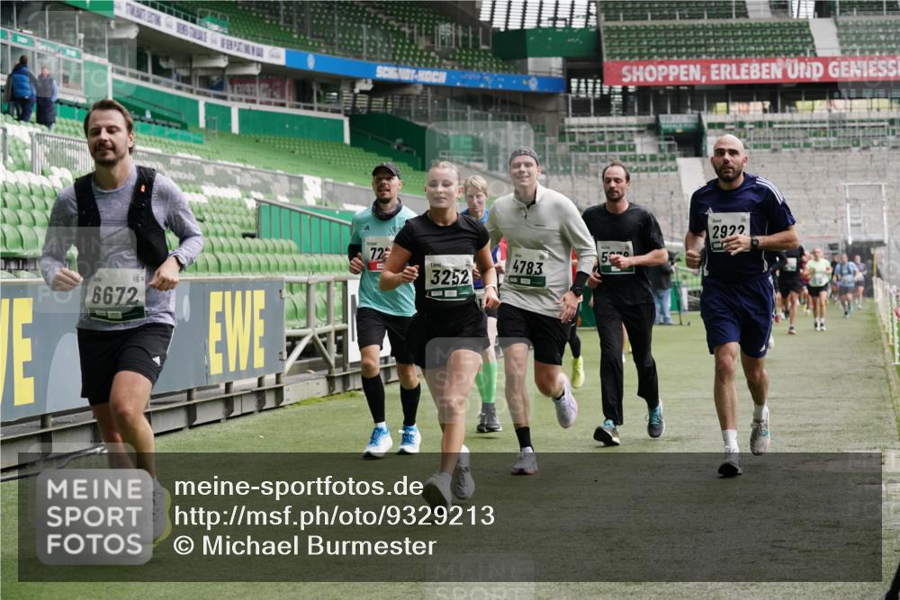 05.10.2025 - 20. swb-Marathon Bremen Michael Burmester http://msf.ph/oto/9329213 05.10.2025 12:58:32 Laufen im Stadion 90, 586, 726, 846, 963, 988, 1229, 1503, 1619, 1716, 2158, 2496, 2648, 2662, 2734, 2821, 2893, 2922, 3252, 3254, 3373, 3467, 3573, 3602, 3615, 3791, 4095, 4287, 4389, 4446, 4522, 4709, 4747, 4783, 5163, 5214, 5261, 5313, 5562, 5728, 5808, 5878, 5917, 6007, 6113, 6161, 6317, 6326, 6672, 6675, 6676, 6944, 6999, 7038, 7053, 7588, 7813, 7976, 8091, 8113, 8328, 8379, 8539, 8576, 8827, 8972, 9112, 9151, 415, 1491, 2234, 2240, 2304, 2662, 3977, 4102, 7731, 7911, 8128 meine-sportfotos.de
