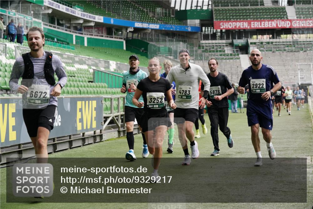 05.10.2025 - 20. swb-Marathon Bremen Michael Burmester http://msf.ph/oto/9329217 05.10.2025 12:58:33 Laufen im Stadion 90, 586, 726, 846, 963, 988, 1229, 1503, 1619, 1716, 2158, 2496, 2648, 2734, 2821, 2893, 2922, 3252, 3254, 3373, 3467, 3573, 3602, 3615, 3791, 4095, 4287, 4389, 4446, 4522, 4709, 4747, 4783, 5163, 5214, 5261, 5313, 5562, 5728, 5808, 5878, 5917, 6007, 6113, 6161, 6317, 6326, 6672, 6675, 6676, 6944, 6999, 7038, 7053, 7588, 7813, 7976, 8091, 8113, 8328, 8379, 8539, 8576, 8827, 8972, 9112, 9151, 415, 1491, 2234, 2240, 2304, 2662, 3977, 4102, 7731, 7911, 8128 meine-sportfotos.de