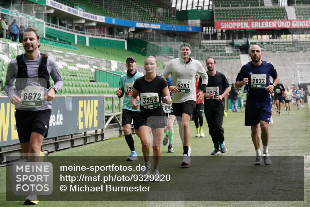 05.10.2025 - 20. swb-Marathon Bremen Michael Burmester http://msf.ph/oto/9329220 05.10.2025 12:58:33 Laufen im Stadion 90, 586, 726, 846, 963, 988, 1229, 1503, 1619, 1716, 2158, 2496, 2648, 2734, 2821, 2893, 2922, 3252, 3254, 3373, 3467, 3573, 3602, 3615, 3791, 4095, 4287, 4389, 4446, 4522, 4709, 4747, 4783, 5163, 5214, 5261, 5313, 5562, 5728, 5808, 5878, 5917, 6007, 6113, 6161, 6317, 6326, 6672, 6675, 6676, 6944, 6999, 7038, 7053, 7588, 7813, 7976, 8091, 8113, 8328, 8379, 8539, 8576, 8827, 8972, 9112, 9151, 415, 1491, 2234, 2240, 2304, 2662, 3977, 4102, 7731, 7911, 8128 meine-sportfotos.de
