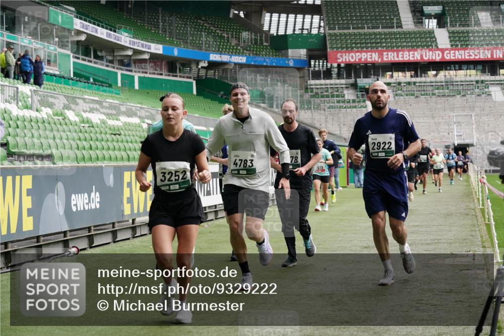 05.10.2025 - 20. swb-Marathon Bremen Michael Burmester http://msf.ph/oto/9329222 05.10.2025 12:58:33 Laufen im Stadion 90, 586, 726, 846, 963, 988, 1229, 1503, 1619, 1716, 2158, 2496, 2648, 2734, 2821, 2893, 2922, 3252, 3254, 3373, 3467, 3573, 3602, 3615, 3791, 4095, 4287, 4389, 4446, 4522, 4709, 4747, 4783, 5163, 5214, 5261, 5313, 5562, 5728, 5808, 5878, 5917, 6007, 6113, 6161, 6317, 6326, 6672, 6675, 6676, 6944, 6999, 7038, 7053, 7588, 7813, 7976, 8091, 8113, 8328, 8379, 8539, 8576, 8827, 8972, 9112, 9151, 415, 1491, 2234, 2240, 2304, 2662, 3977, 4102, 7731, 7911, 8128 meine-sportfotos.de
