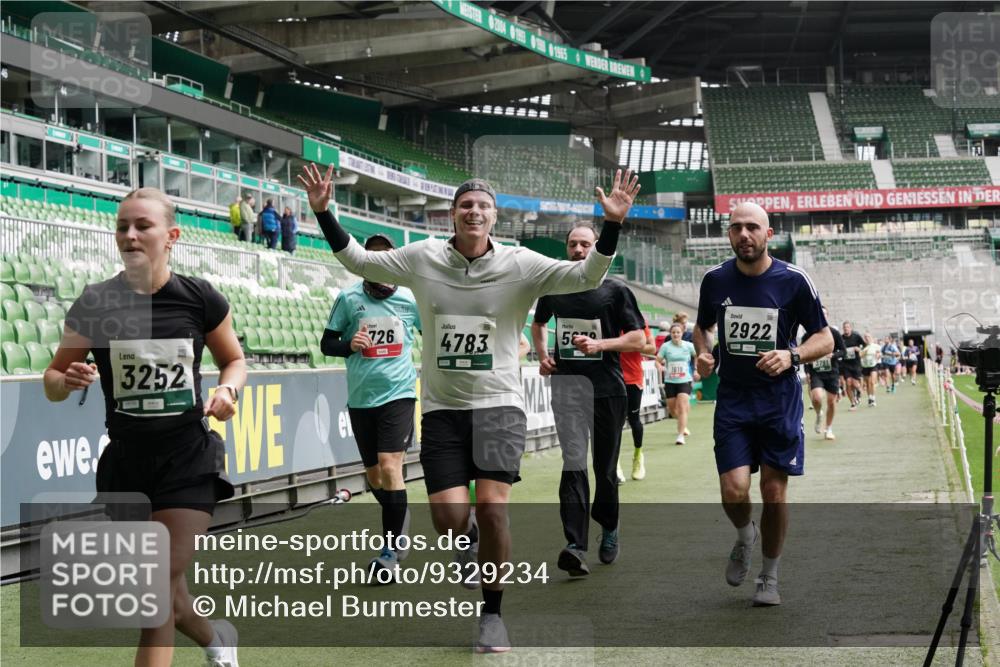 05.10.2025 - 20. swb-Marathon Bremen Michael Burmester http://msf.ph/oto/9329234 05.10.2025 12:58:34 Laufen im Stadion 90, 586, 726, 846, 963, 988, 1229, 1503, 1619, 1716, 2158, 2496, 2648, 2734, 2821, 2893, 2922, 3252, 3254, 3373, 3467, 3573, 3602, 3615, 3791, 4095, 4113, 4389, 4446, 4522, 4709, 4747, 4783, 5163, 5214, 5261, 5313, 5728, 5808, 5878, 5917, 6007, 6113, 6161, 6317, 6326, 6561, 6672, 6675, 6676, 6944, 6999, 7038, 7053, 7588, 7813, 7976, 8091, 8113, 8328, 8379, 8539, 8576, 8827, 8972, 9112, 9151, 415, 1491, 2234, 2240, 2304, 2662, 3977, 4102, 7731, 7911, 8128 meine-sportfotos.de