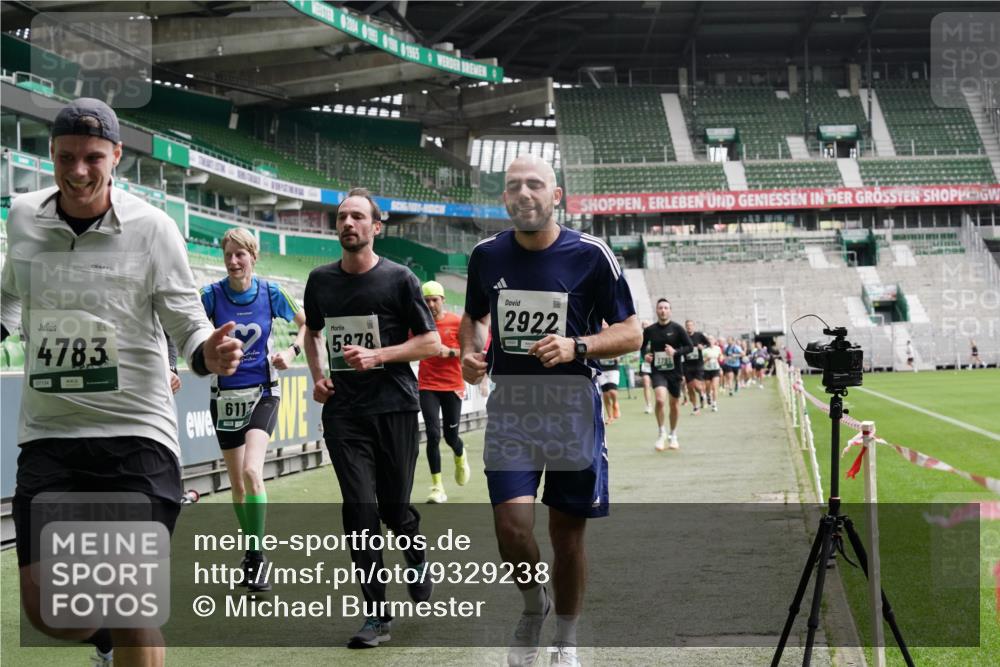 05.10.2025 - 20. swb-Marathon Bremen Michael Burmester http://msf.ph/oto/9329238 05.10.2025 12:58:35 Laufen im Stadion 90, 586, 726, 846, 963, 988, 1229, 1503, 1619, 1716, 2158, 2496, 2648, 2734, 2821, 2893, 2922, 3252, 3254, 3373, 3467, 3573, 3602, 3615, 3791, 4095, 4113, 4389, 4446, 4522, 4709, 4747, 4783, 5163, 5214, 5261, 5313, 5722, 5728, 5808, 5878, 5917, 6007, 6113, 6161, 6317, 6326, 6561, 6672, 6675, 6676, 6944, 7038, 7053, 7588, 7813, 7976, 8091, 8113, 8328, 8379, 8539, 8576, 8827, 8972, 9112, 9151, 415, 1491, 2234, 2240, 2304, 2662, 3977, 4102, 7731, 7911, 8128 meine-sportfotos.de