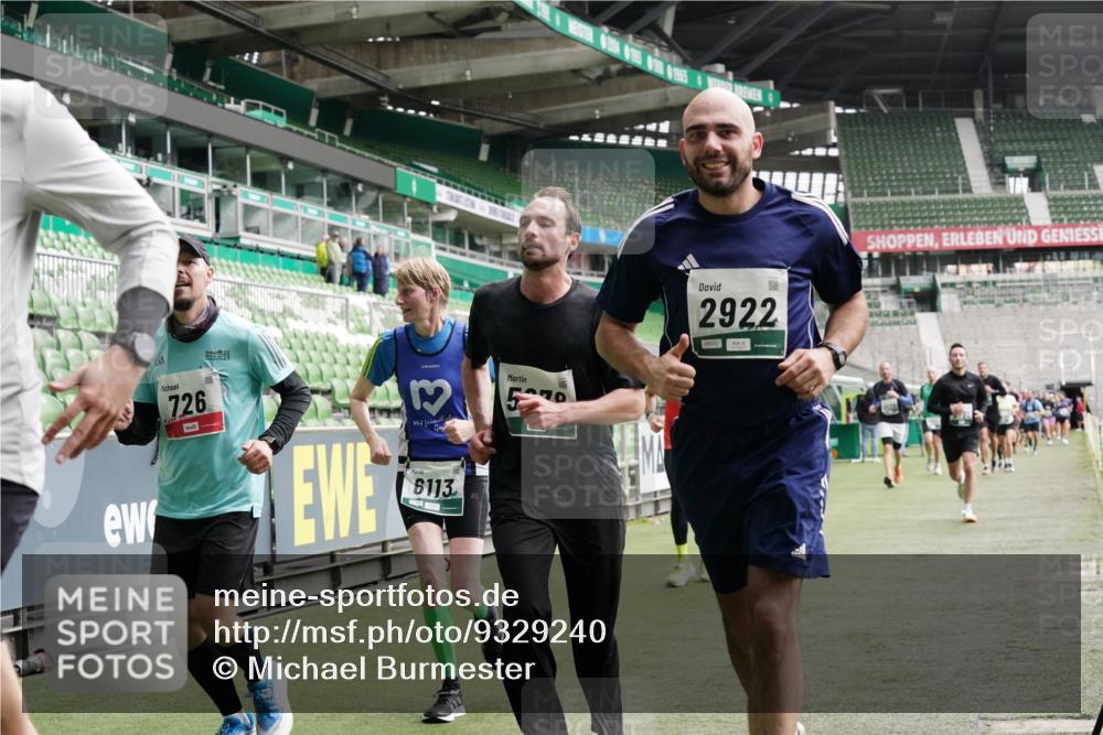 05.10.2025 - 20. swb-Marathon Bremen Michael Burmester http://msf.ph/oto/9329240 05.10.2025 12:58:36 Laufen im Stadion 90, 586, 726, 846, 963, 988, 1229, 1503, 1619, 1716, 2158, 2496, 2648, 2734, 2821, 2893, 2922, 3252, 3254, 3373, 3467, 3573, 3602, 3615, 3791, 4095, 4113, 4389, 4446, 4522, 4709, 4747, 4783, 5163, 5214, 5261, 5313, 5722, 5728, 5808, 5878, 5917, 6007, 6113, 6161, 6326, 6561, 6672, 6675, 6676, 6944, 7038, 7053, 7588, 7813, 7976, 8091, 8113, 8328, 8379, 8539, 8576, 8827, 8972, 9112, 9151, 415, 1491, 2234, 2240, 2304, 2662, 3977, 4102, 7731, 7911, 8128 meine-sportfotos.de