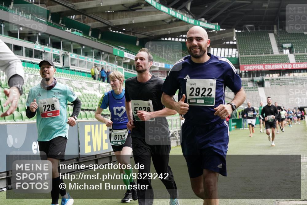 05.10.2025 - 20. swb-Marathon Bremen Michael Burmester http://msf.ph/oto/9329242 05.10.2025 12:58:36 Laufen im Stadion 90, 586, 726, 846, 963, 988, 1229, 1503, 1619, 1716, 2158, 2496, 2648, 2734, 2821, 2893, 2922, 3252, 3254, 3373, 3467, 3573, 3602, 3615, 3791, 4095, 4113, 4389, 4446, 4522, 4709, 4747, 4783, 5163, 5214, 5261, 5313, 5722, 5728, 5808, 5878, 5917, 6007, 6113, 6161, 6326, 6561, 6672, 6675, 6676, 6944, 7038, 7053, 7588, 7813, 7976, 8091, 8113, 8328, 8379, 8539, 8576, 8827, 8972, 9112, 9151, 415, 1491, 2234, 2240, 2304, 2662, 3977, 4102, 7731, 7911, 8128 meine-sportfotos.de
