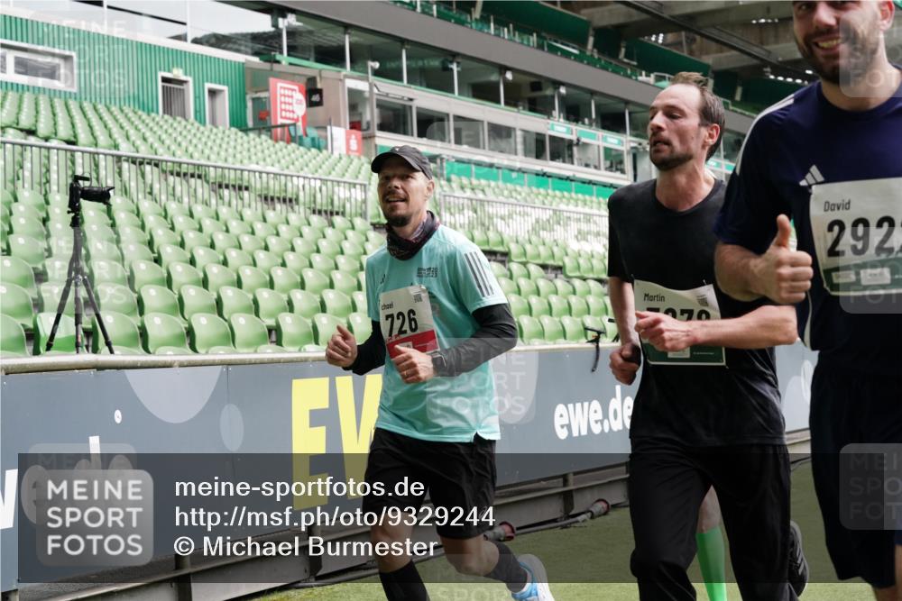 05.10.2025 - 20. swb-Marathon Bremen Michael Burmester http://msf.ph/oto/9329244 05.10.2025 12:58:36 Laufen im Stadion 90, 586, 726, 846, 963, 988, 1229, 1503, 1619, 1716, 2158, 2496, 2648, 2734, 2821, 2893, 2922, 3252, 3254, 3373, 3467, 3573, 3602, 3615, 3791, 4095, 4113, 4389, 4446, 4522, 4709, 4747, 4783, 5163, 5214, 5261, 5313, 5722, 5728, 5808, 5878, 5917, 6007, 6113, 6161, 6326, 6561, 6672, 6675, 6676, 6944, 7038, 7053, 7588, 7813, 7976, 8091, 8113, 8328, 8379, 8539, 8576, 8827, 8972, 9112, 9151, 415, 1491, 2234, 2240, 2304, 2662, 3977, 4102, 7731, 7911, 8128 meine-sportfotos.de