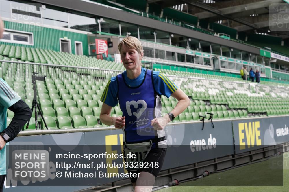 05.10.2025 - 20. swb-Marathon Bremen Michael Burmester http://msf.ph/oto/9329248 05.10.2025 12:58:37 Laufen im Stadion 90, 586, 726, 846, 963, 988, 1229, 1503, 1619, 1716, 2158, 2496, 2648, 2734, 2821, 2893, 2922, 3252, 3254, 3373, 3467, 3573, 3602, 3615, 3791, 4095, 4113, 4389, 4446, 4522, 4709, 4783, 5163, 5214, 5261, 5313, 5722, 5808, 5878, 5917, 6007, 6113, 6161, 6326, 6561, 6672, 6675, 6676, 6944, 7038, 7588, 7813, 7976, 8091, 8113, 8328, 8379, 8539, 8576, 8827, 8972, 9112, 9151, 415, 2234, 2240, 2304, 2662, 3977, 4102, 7731, 7911, 8128 meine-sportfotos.de