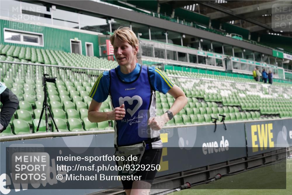 05.10.2025 - 20. swb-Marathon Bremen Michael Burmester http://msf.ph/oto/9329250 05.10.2025 12:58:37 Laufen im Stadion 90, 586, 726, 846, 963, 988, 1229, 1503, 1619, 1716, 2158, 2496, 2648, 2734, 2821, 2893, 2922, 3252, 3254, 3373, 3467, 3573, 3602, 3615, 3791, 4095, 4113, 4389, 4446, 4522, 4709, 4783, 5163, 5214, 5261, 5313, 5722, 5808, 5878, 5917, 6007, 6113, 6161, 6326, 6561, 6672, 6675, 6676, 6944, 7038, 7588, 7813, 7976, 8091, 8113, 8328, 8379, 8539, 8576, 8827, 8972, 9112, 9151, 415, 2234, 2240, 2304, 2662, 3977, 4102, 7731, 7911, 8128 meine-sportfotos.de