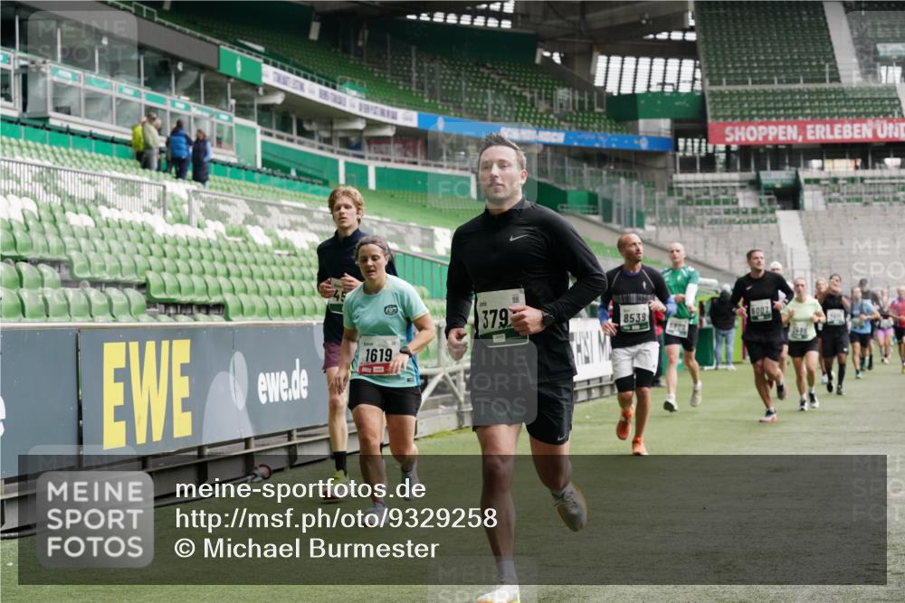 05.10.2025 - 20. swb-Marathon Bremen Michael Burmester http://msf.ph/oto/9329258 05.10.2025 12:58:40 Laufen im Stadion 90, 586, 726, 846, 963, 988, 1229, 1503, 1619, 1716, 2158, 2496, 2648, 2734, 2821, 2893, 2922, 3141, 3252, 3254, 3373, 3467, 3573, 3602, 3615, 3791, 4095, 4113, 4389, 4446, 4522, 4709, 4783, 4967, 5163, 5214, 5261, 5313, 5722, 5808, 5878, 5917, 6007, 6113, 6326, 6561, 6624, 6672, 6675, 6676, 6944, 7038, 7311, 7312, 7813, 7976, 8091, 8113, 8328, 8355, 8379, 8539, 8576, 8972, 9112, 9151, 415, 2234, 2240, 2662, 3977, 4102, 7731, 7911 meine-sportfotos.de