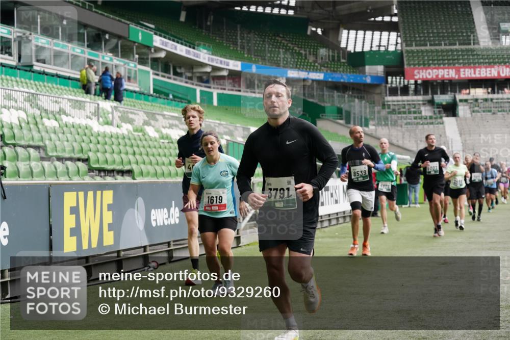 05.10.2025 - 20. swb-Marathon Bremen Michael Burmester http://msf.ph/oto/9329260 05.10.2025 12:58:40 Laufen im Stadion 90, 586, 726, 846, 963, 988, 1229, 1503, 1619, 1716, 2158, 2496, 2648, 2734, 2821, 2893, 2922, 3141, 3252, 3254, 3373, 3467, 3573, 3602, 3615, 3791, 4095, 4113, 4389, 4446, 4522, 4709, 4783, 4967, 5163, 5214, 5261, 5313, 5722, 5808, 5878, 5917, 6007, 6113, 6326, 6561, 6624, 6672, 6675, 6676, 6944, 7038, 7311, 7312, 7813, 7976, 8091, 8113, 8328, 8355, 8379, 8539, 8576, 8972, 9112, 9151, 415, 2234, 2240, 2662, 3977, 4102, 7731, 7911 meine-sportfotos.de