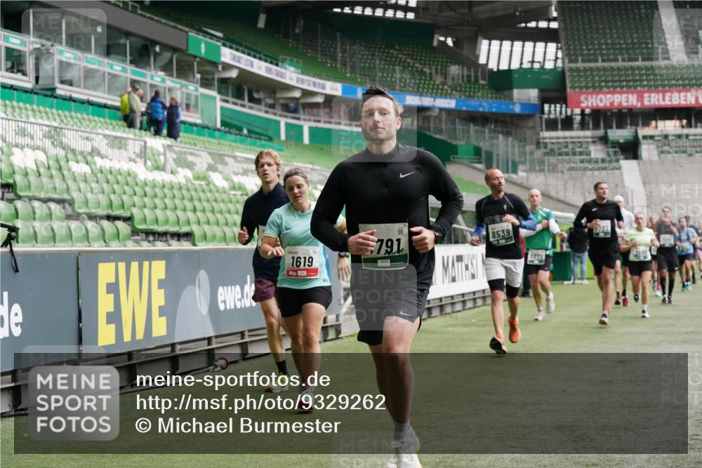 05.10.2025 - 20. swb-Marathon Bremen Michael Burmester http://msf.ph/oto/9329262 05.10.2025 12:58:40 Laufen im Stadion 90, 586, 726, 846, 963, 988, 1229, 1503, 1619, 1716, 2158, 2496, 2648, 2734, 2821, 2893, 2922, 3141, 3252, 3254, 3373, 3467, 3573, 3602, 3615, 3791, 4095, 4113, 4389, 4446, 4522, 4709, 4783, 4967, 5163, 5214, 5261, 5313, 5722, 5808, 5878, 5917, 6007, 6113, 6326, 6561, 6624, 6672, 6675, 6676, 6944, 7038, 7311, 7312, 7813, 7976, 8091, 8113, 8328, 8355, 8379, 8539, 8576, 8972, 9112, 9151, 415, 2234, 2240, 2662, 3977, 4102, 7731, 7911 meine-sportfotos.de
