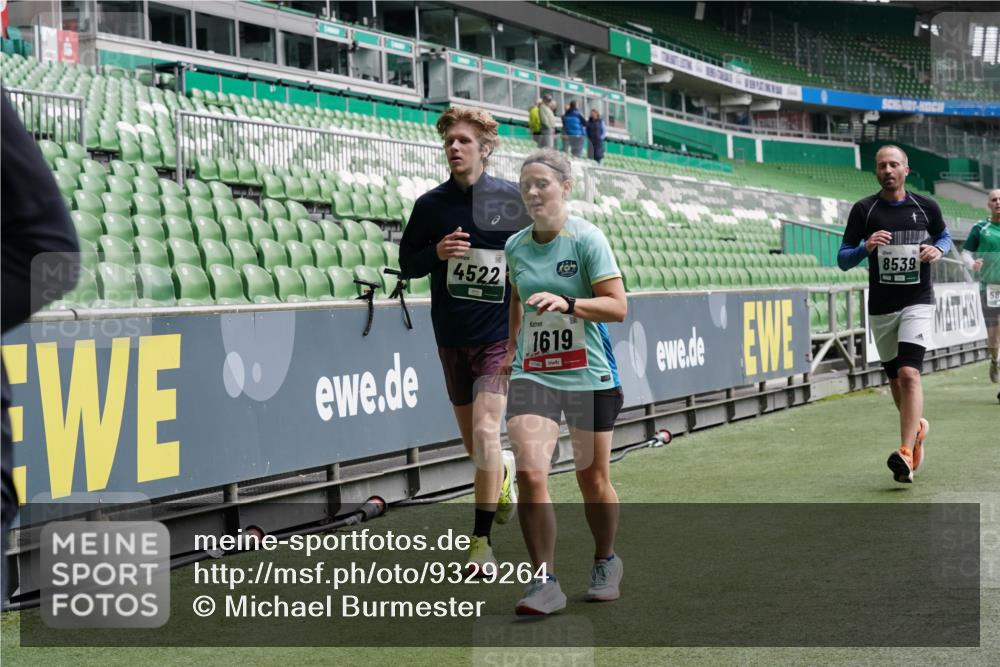 05.10.2025 - 20. swb-Marathon Bremen Michael Burmester http://msf.ph/oto/9329264 05.10.2025 12:58:42 Laufen im Stadion 90, 219, 586, 726, 846, 963, 988, 1229, 1503, 1619, 1716, 2158, 2496, 2648, 2734, 2821, 2893, 2922, 3141, 3252, 3254, 3373, 3467, 3573, 3602, 3615, 3791, 4095, 4113, 4389, 4446, 4522, 4709, 4783, 4909, 4967, 5123, 5163, 5214, 5261, 5313, 5584, 5722, 5808, 5878, 5891, 5917, 6007, 6113, 6326, 6561, 6624, 6672, 6675, 6676, 6944, 7038, 7185, 7311, 7312, 7550, 7813, 7976, 8091, 8113, 8247, 8328, 8355, 8379, 8539, 8576, 8972, 9112, 415, 2234, 2240, 2648, 2662, 4102, 7731 meine-sportfotos.de