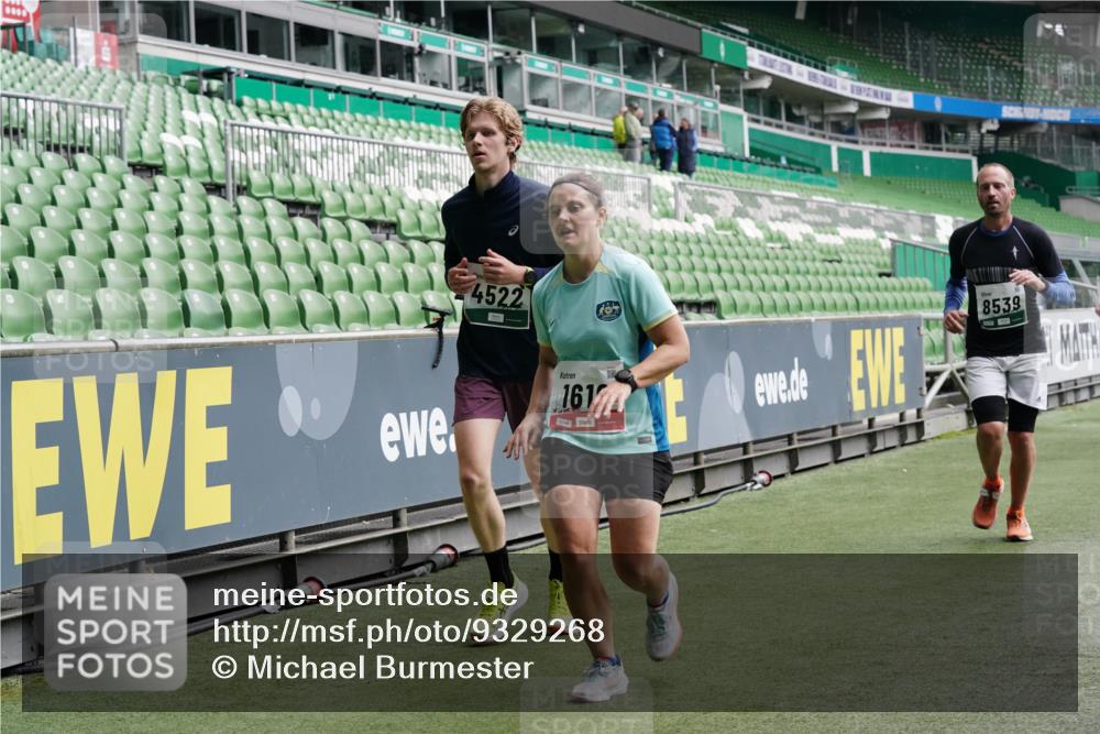 05.10.2025 - 20. swb-Marathon Bremen Michael Burmester http://msf.ph/oto/9329268 05.10.2025 12:58:42 Laufen im Stadion 90, 219, 586, 726, 846, 963, 988, 1229, 1503, 1619, 1716, 2158, 2496, 2648, 2734, 2821, 2893, 2922, 3141, 3252, 3254, 3373, 3467, 3573, 3602, 3615, 3791, 4095, 4113, 4389, 4446, 4522, 4709, 4783, 4909, 4967, 5123, 5163, 5214, 5261, 5313, 5584, 5722, 5808, 5878, 5891, 5917, 6007, 6113, 6326, 6561, 6624, 6672, 6675, 6676, 6944, 7038, 7185, 7311, 7312, 7550, 7813, 7976, 8091, 8113, 8247, 8328, 8355, 8379, 8539, 8576, 8972, 9112, 415, 2234, 2240, 2648, 2662, 4102, 7731 meine-sportfotos.de