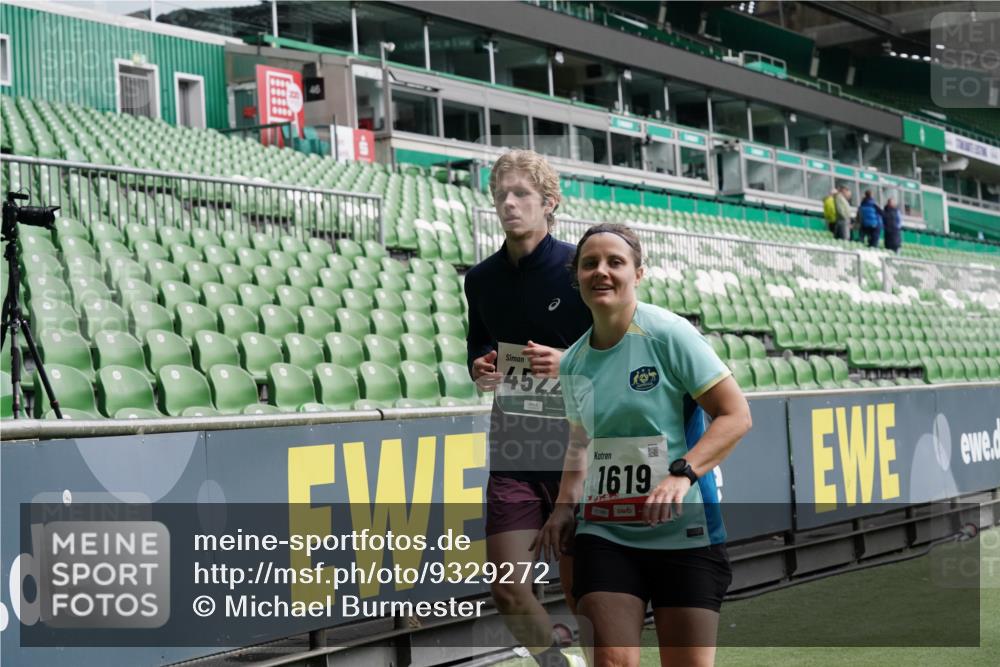 05.10.2025 - 20. swb-Marathon Bremen Michael Burmester http://msf.ph/oto/9329272 05.10.2025 12:58:42 Laufen im Stadion 90, 219, 586, 726, 846, 963, 988, 1229, 1503, 1619, 1716, 2158, 2496, 2648, 2734, 2821, 2893, 2922, 3141, 3252, 3254, 3373, 3467, 3573, 3602, 3615, 3791, 4095, 4113, 4389, 4446, 4522, 4709, 4783, 4909, 4967, 5123, 5163, 5214, 5261, 5313, 5584, 5722, 5808, 5878, 5891, 5917, 6007, 6113, 6326, 6561, 6624, 6672, 6675, 6676, 6944, 7038, 7185, 7311, 7312, 7550, 7813, 7976, 8091, 8113, 8247, 8328, 8355, 8379, 8539, 8576, 8972, 9112, 415, 2234, 2240, 2648, 2662, 4102, 7731 meine-sportfotos.de