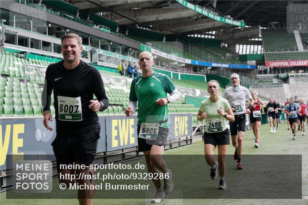 05.10.2025 - 20. swb-Marathon Bremen Michael Burmester http://msf.ph/oto/9329286 05.10.2025 12:58:46 Laufen im Stadion 90, 219, 586, 667, 726, 846, 963, 988, 1229, 1503, 1619, 1716, 2158, 2496, 2734, 2797, 2821, 2922, 3141, 3252, 3254, 3373, 3467, 3573, 3602, 3615, 3791, 4095, 4113, 4389, 4446, 4522, 4709, 4783, 4909, 4967, 5123, 5163, 5214, 5261, 5530, 5584, 5722, 5808, 5878, 5891, 5917, 6007, 6113, 6326, 6561, 6624, 6672, 6675, 6676, 6882, 6944, 7038, 7169, 7185, 7311, 7312, 7550, 7813, 7976, 8247, 8328, 8355, 8379, 8539, 8576, 8972, 9024, 9112, 415, 2240, 2648, 2662, 2893, 4102, 4389, 5313 meine-sportfotos.de