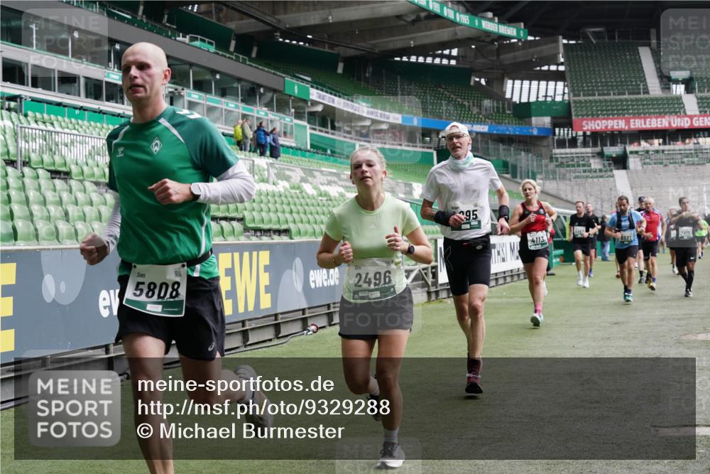 05.10.2025 - 20. swb-Marathon Bremen Michael Burmester http://msf.ph/oto/9329288 05.10.2025 12:58:47 Laufen im Stadion 90, 219, 586, 667, 726, 846, 963, 988, 1229, 1503, 1619, 1716, 1843, 2158, 2496, 2734, 2797, 2821, 2922, 3141, 3252, 3254, 3373, 3467, 3573, 3602, 3615, 3791, 4095, 4113, 4446, 4522, 4709, 4783, 4909, 4967, 5123, 5163, 5214, 5261, 5530, 5584, 5722, 5808, 5878, 5891, 5917, 6007, 6113, 6561, 6624, 6672, 6675, 6676, 6882, 6944, 7038, 7169, 7185, 7311, 7312, 7550, 7813, 7976, 8247, 8328, 8355, 8379, 8539, 8576, 8972, 9024, 9112, 415, 2240, 2648, 2662, 2893, 4102, 4389, 5313 meine-sportfotos.de