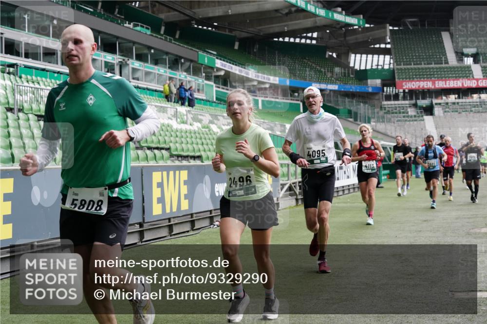 05.10.2025 - 20. swb-Marathon Bremen Michael Burmester http://msf.ph/oto/9329290 05.10.2025 12:58:47 Laufen im Stadion 90, 219, 586, 667, 726, 846, 963, 988, 1229, 1503, 1619, 1716, 1843, 2158, 2496, 2734, 2797, 2821, 2922, 3141, 3252, 3254, 3373, 3467, 3573, 3602, 3615, 3791, 4095, 4113, 4446, 4522, 4709, 4783, 4909, 4967, 5123, 5163, 5214, 5261, 5530, 5584, 5722, 5808, 5878, 5891, 5917, 6007, 6113, 6561, 6624, 6672, 6675, 6676, 6882, 6944, 7038, 7169, 7185, 7311, 7312, 7550, 7813, 7976, 8247, 8328, 8355, 8379, 8539, 8576, 8972, 9024, 9112, 415, 2240, 2648, 2662, 2893, 4102, 4389, 5313 meine-sportfotos.de