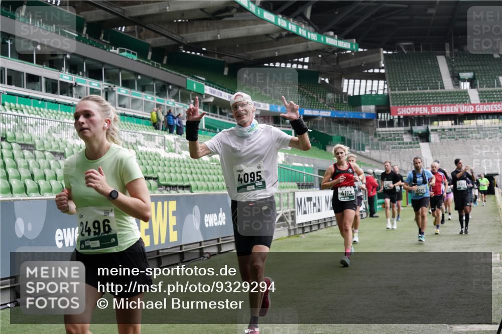05.10.2025 - 20. swb-Marathon Bremen Michael Burmester http://msf.ph/oto/9329294 05.10.2025 12:58:47 Laufen im Stadion 90, 219, 586, 667, 726, 846, 963, 988, 1229, 1503, 1619, 1716, 1843, 2158, 2496, 2734, 2797, 2821, 2922, 3141, 3252, 3254, 3373, 3467, 3573, 3602, 3615, 3791, 4095, 4113, 4446, 4522, 4709, 4783, 4909, 4967, 5123, 5163, 5214, 5261, 5530, 5584, 5722, 5808, 5878, 5891, 5917, 6007, 6113, 6561, 6624, 6672, 6675, 6676, 6882, 6944, 7038, 7169, 7185, 7311, 7312, 7550, 7813, 7976, 8247, 8328, 8355, 8379, 8539, 8576, 8972, 9024, 9112, 415, 2240, 2648, 2662, 2893, 4102, 4389, 5313 meine-sportfotos.de