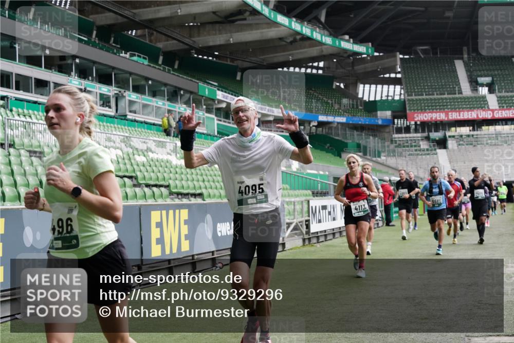 05.10.2025 - 20. swb-Marathon Bremen Michael Burmester http://msf.ph/oto/9329296 05.10.2025 12:58:47 Laufen im Stadion 90, 219, 586, 667, 726, 846, 963, 988, 1229, 1503, 1619, 1716, 1843, 2158, 2496, 2734, 2797, 2821, 2922, 3141, 3252, 3254, 3373, 3467, 3573, 3602, 3615, 3791, 4095, 4113, 4446, 4522, 4709, 4783, 4909, 4967, 5123, 5163, 5214, 5261, 5530, 5584, 5722, 5808, 5878, 5891, 5917, 6007, 6113, 6561, 6624, 6672, 6675, 6676, 6882, 6944, 7038, 7169, 7185, 7311, 7312, 7550, 7813, 7976, 8247, 8328, 8355, 8379, 8539, 8576, 8972, 9024, 9112, 415, 2240, 2648, 2662, 2893, 4102, 4389, 5313 meine-sportfotos.de