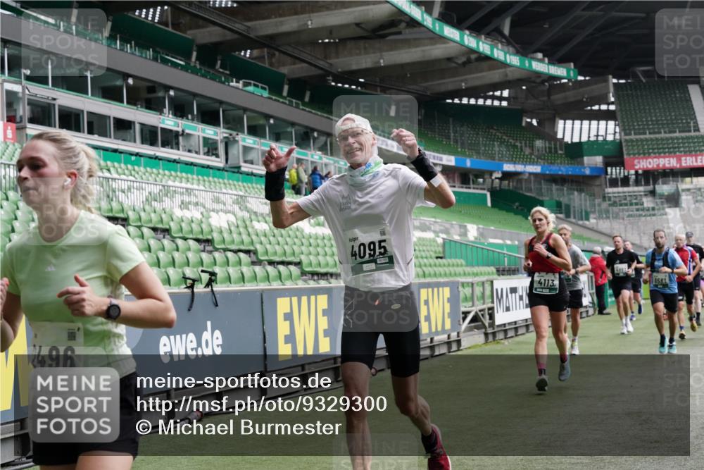 05.10.2025 - 20. swb-Marathon Bremen Michael Burmester http://msf.ph/oto/9329300 05.10.2025 12:58:48 Laufen im Stadion 90, 219, 586, 667, 726, 846, 963, 988, 1229, 1503, 1619, 1716, 1843, 2158, 2496, 2734, 2797, 2821, 2922, 3141, 3252, 3254, 3373, 3467, 3573, 3602, 3615, 3791, 4095, 4113, 4446, 4522, 4709, 4783, 4909, 4967, 5123, 5214, 5261, 5530, 5584, 5722, 5808, 5878, 5891, 5917, 6007, 6113, 6561, 6624, 6672, 6675, 6676, 6882, 6944, 7038, 7169, 7185, 7311, 7312, 7550, 7813, 7976, 8247, 8328, 8355, 8379, 8539, 8576, 8972, 9024, 9112, 2240, 2648, 2662, 2893, 4102, 4389, 5313 meine-sportfotos.de