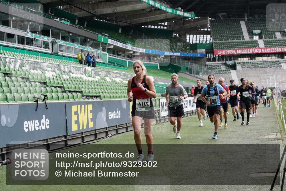 05.10.2025 - 20. swb-Marathon Bremen Michael Burmester http://msf.ph/oto/9329302 05.10.2025 12:58:49 Laufen im Stadion 90, 219, 586, 667, 726, 846, 963, 988, 1229, 1503, 1619, 1716, 1843, 2158, 2496, 2734, 2797, 2821, 2922, 2941, 3141, 3252, 3254, 3373, 3467, 3573, 3602, 3615, 3791, 4095, 4113, 4446, 4522, 4709, 4783, 4909, 4967, 5123, 5214, 5261, 5530, 5584, 5722, 5808, 5878, 5891, 5917, 6007, 6113, 6561, 6624, 6672, 6675, 6676, 6882, 6944, 7038, 7169, 7185, 7311, 7312, 7550, 7813, 7976, 8247, 8328, 8355, 8379, 8539, 8576, 8972, 9024, 9112, 846, 2158, 2648, 2662, 2893, 4102, 4389, 5313 meine-sportfotos.de