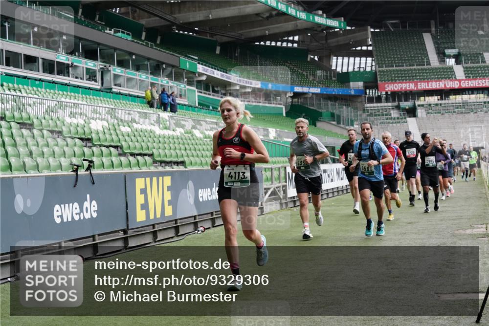 05.10.2025 - 20. swb-Marathon Bremen Michael Burmester http://msf.ph/oto/9329306 05.10.2025 12:58:49 Laufen im Stadion 90, 219, 586, 667, 726, 846, 963, 988, 1229, 1503, 1619, 1716, 1843, 2158, 2496, 2734, 2797, 2821, 2922, 2941, 3141, 3252, 3254, 3373, 3467, 3573, 3602, 3615, 3791, 4095, 4113, 4446, 4522, 4709, 4783, 4909, 4967, 5123, 5214, 5261, 5530, 5584, 5722, 5808, 5878, 5891, 5917, 6007, 6113, 6561, 6624, 6672, 6675, 6676, 6882, 6944, 7038, 7169, 7185, 7311, 7312, 7550, 7813, 7976, 8247, 8328, 8355, 8379, 8539, 8576, 8972, 9024, 9112, 846, 2158, 2648, 2662, 2893, 4102, 4389, 5313 meine-sportfotos.de
