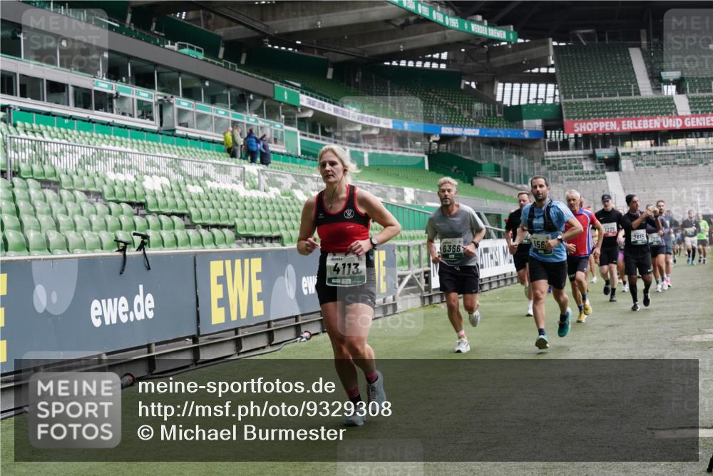05.10.2025 - 20. swb-Marathon Bremen Michael Burmester http://msf.ph/oto/9329308 05.10.2025 12:58:49 Laufen im Stadion 90, 219, 586, 667, 726, 846, 963, 988, 1229, 1503, 1619, 1716, 1843, 2158, 2496, 2734, 2797, 2821, 2922, 2941, 3141, 3252, 3254, 3373, 3467, 3573, 3602, 3615, 3791, 4095, 4113, 4446, 4522, 4709, 4783, 4909, 4967, 5123, 5214, 5261, 5530, 5584, 5722, 5808, 5878, 5891, 5917, 6007, 6113, 6561, 6624, 6672, 6675, 6676, 6882, 6944, 7038, 7169, 7185, 7311, 7312, 7550, 7813, 7976, 8247, 8328, 8355, 8379, 8539, 8576, 8972, 9024, 9112, 846, 2158, 2648, 2662, 2893, 4102, 4389, 5313 meine-sportfotos.de